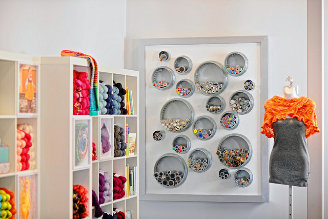 BUNCHES OF BUTTONS- LOOPS YARN DISPLAY